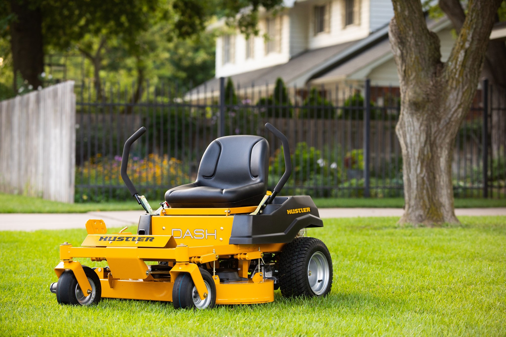 Hustler Dash XD - 48-in Deck Mower | AllMachines