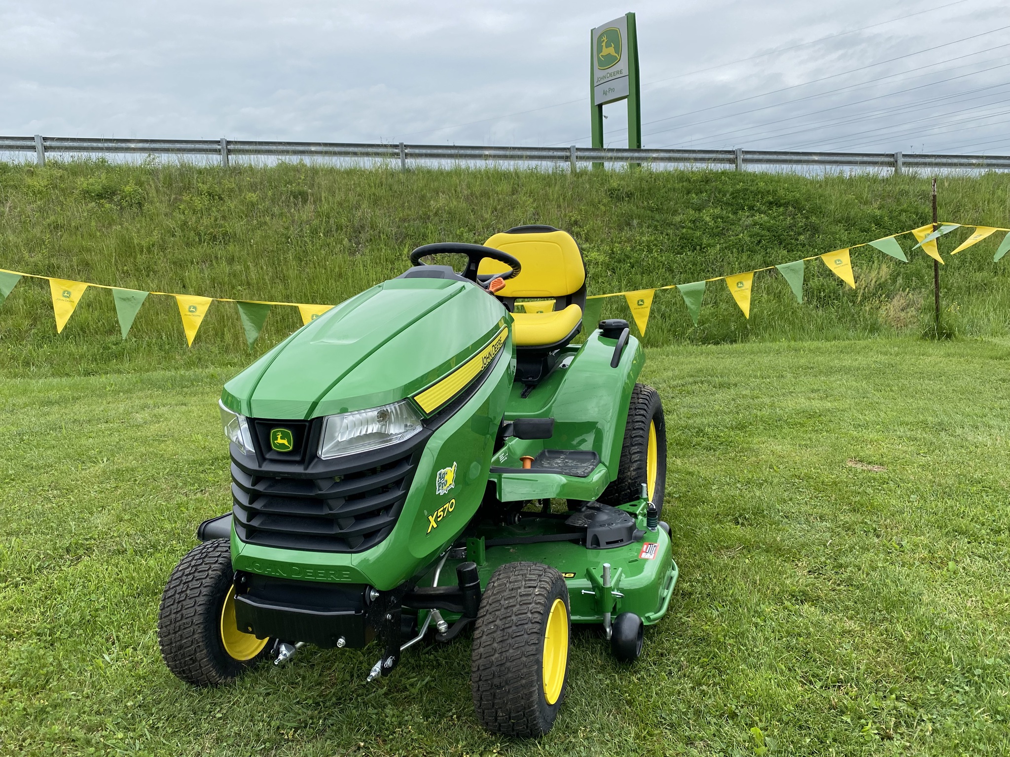 John Deere X570, Deck Mower AllMachines - Main Image
